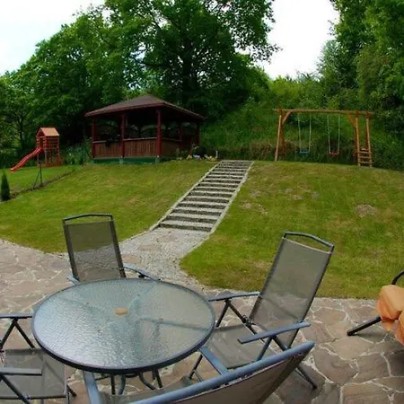 Cozy With A Huge Garden, Jaros Awiec Casa vacanze